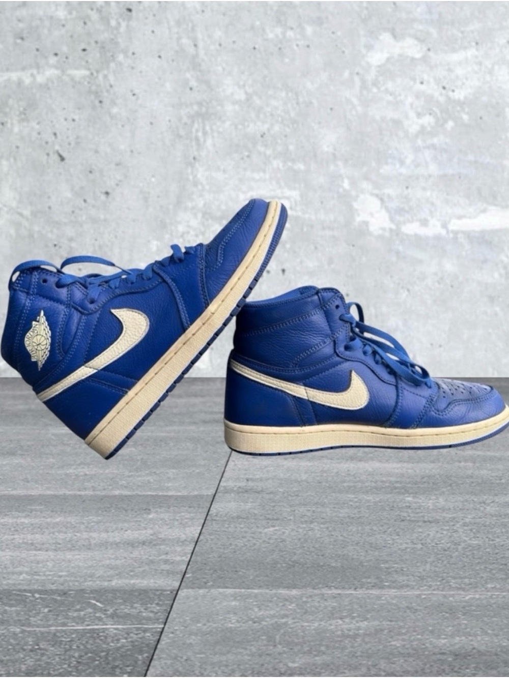 Nike Air Jordan 1 Retro High OG Hyper Royal Sail Size 8
